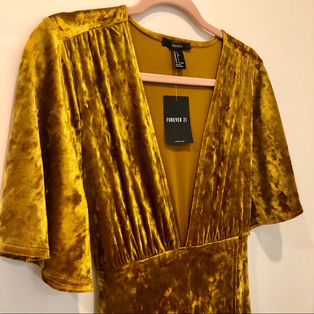 Forever 21 Gold Velvet Plunge Neckline Dress sz L - Picture 4 of 8